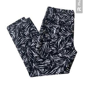 NWT Ladies 8P The Limited Ankle Pant Black White Tropical Print Petite